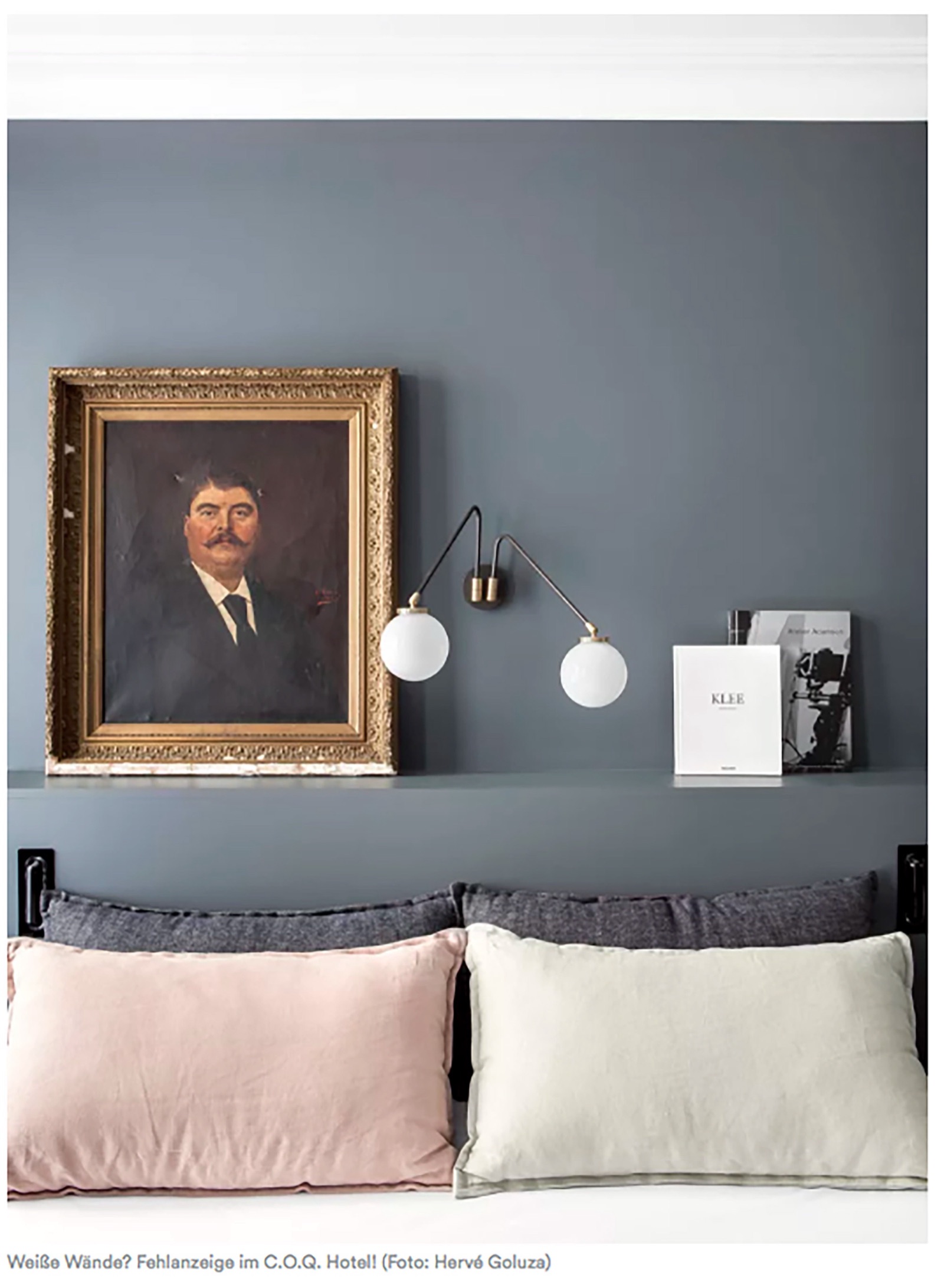 AD Magazin article image of a framed portrait above a bed with pink pillows