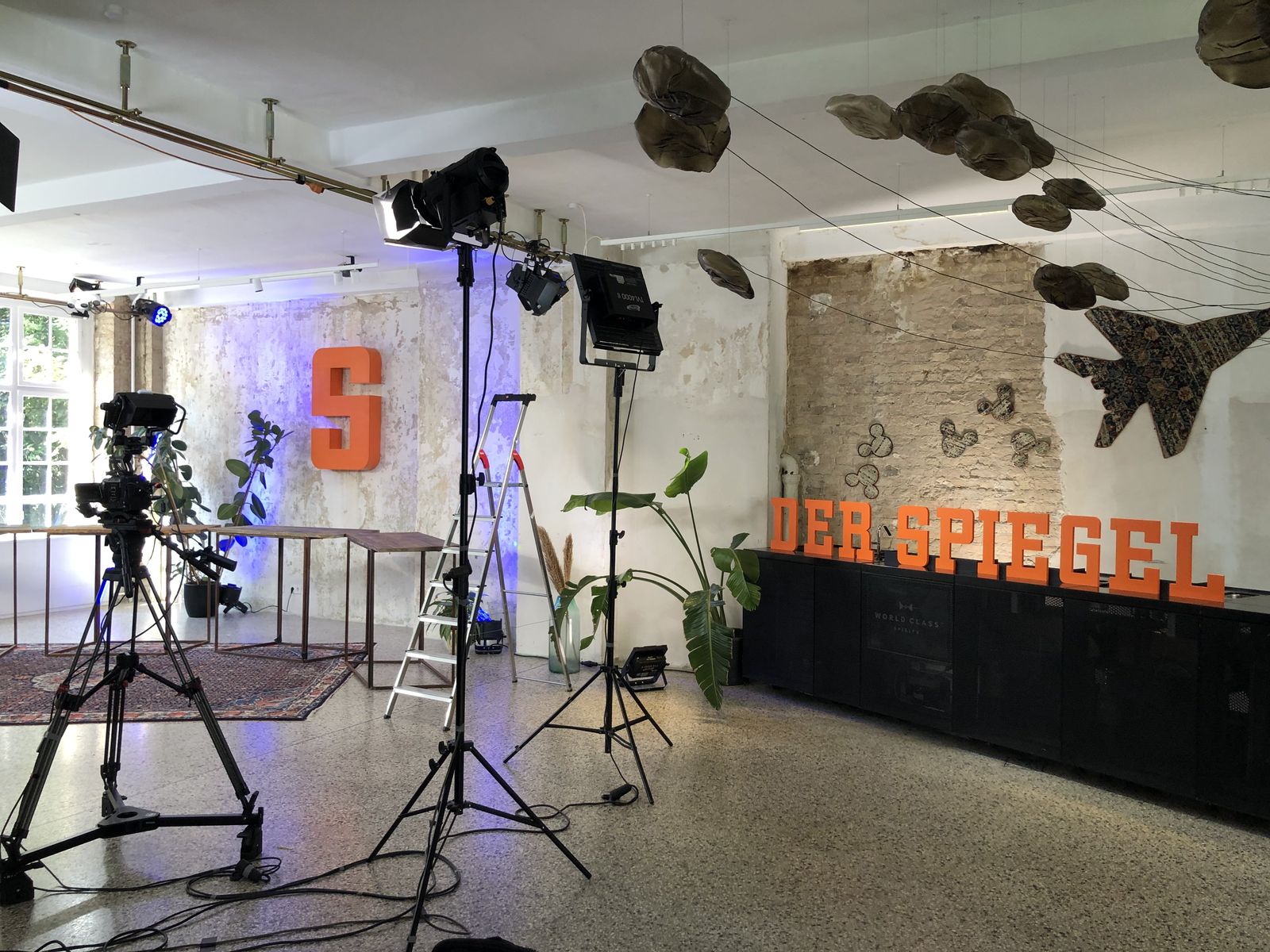 Cameras, lights and a DER SPIEGEL backdrop set up for a live talk in the Friends Space