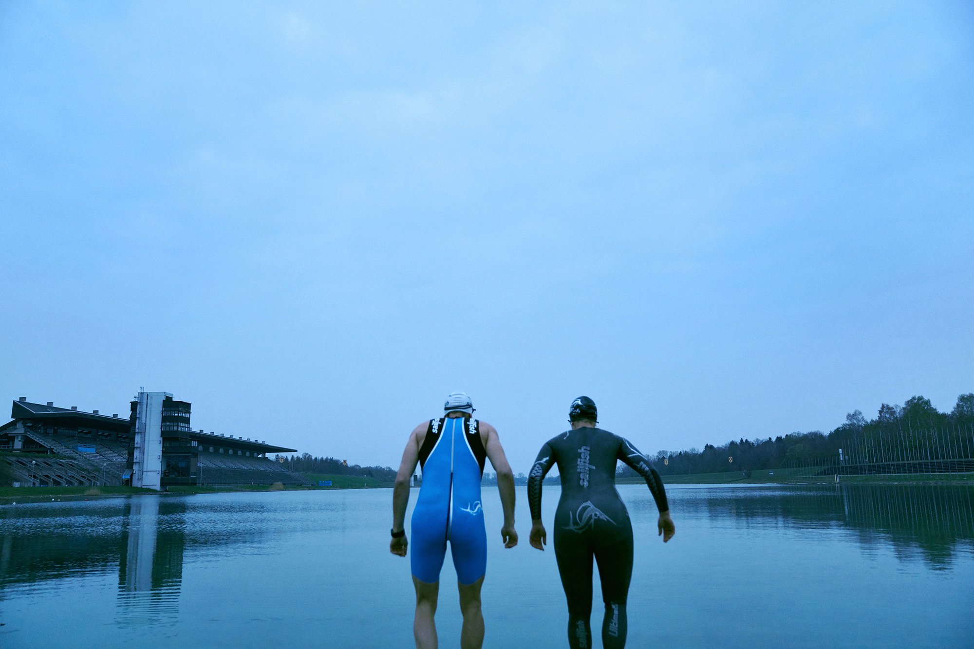 Marie-Luise Klietz training at the lake before sunrise for the ClassPass #bethebalance campaign