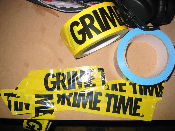 Stickertapes in HKS yellow, blue and green